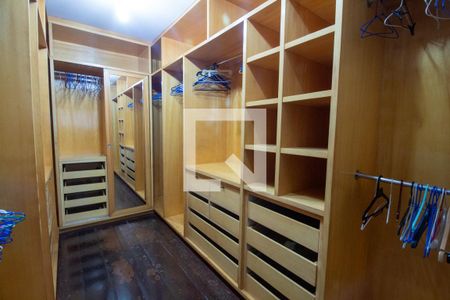Apartamento à venda com 280m², 4 quartos e 2 vagasCloset da suíte 2