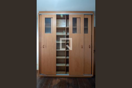 Apartamento à venda com 280m², 4 quartos e 2 vagasQuarto 3 - Armários