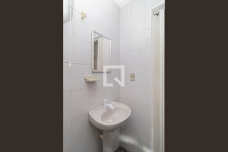 Banheiro de apartamento à venda com 1 quarto, 36m² em Camaquã, Porto Alegre