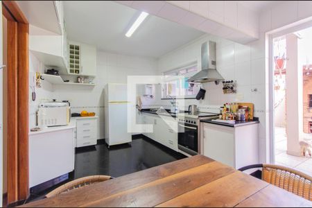 Casa à venda com 170m², 3 quartos e 2 vagas Casa à venda com 170m², 3 quartos e 2 vagasCozinha