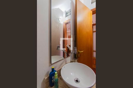 Casa à venda com 170m², 3 quartos e 2 vagas Casa à venda com 170m², 3 quartos e 2 vagasLavabo