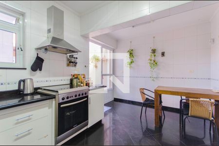 Casa à venda com 170m², 3 quartos e 2 vagas Casa à venda com 170m², 3 quartos e 2 vagasCozinha