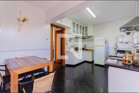 Casa à venda com 170m², 3 quartos e 2 vagas Casa à venda com 170m², 3 quartos e 2 vagasCozinha