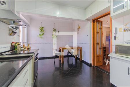 Casa à venda com 170m², 3 quartos e 2 vagas Casa à venda com 170m², 3 quartos e 2 vagasCozinha