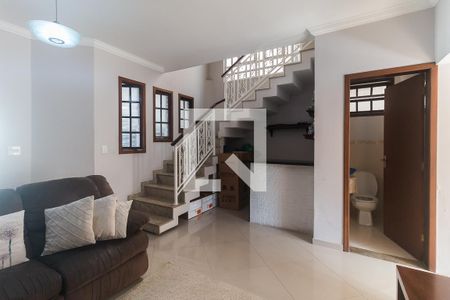 Sala de casa para alugar com 3 quartos, 244m² em Vila Áurea, Poá