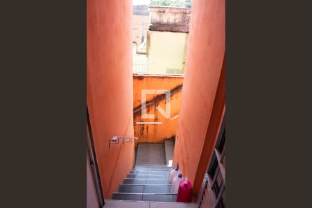 Casa à venda com 148m², 2 quartos e 2 vagas Casa à venda com 148m², 2 quartos e 2 vagasEscada