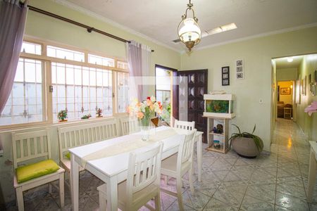 Sala de casa à venda com 4 quartos, 200m² em Parque Edu Chaves, São Paulo