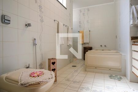 Casa à venda com 360m², 4 quartos e 3 vagasBanheiro da suíte 1