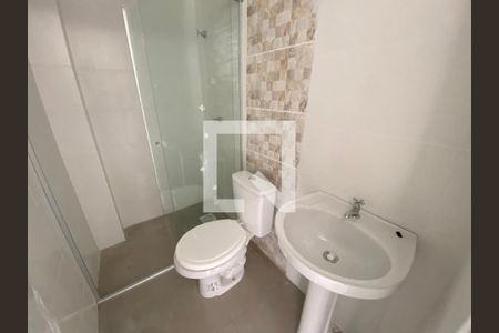 Banheiro de apartamento para alugar com 1 quarto, 32m² em Jardim Algarve, Alvorada