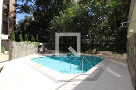 Apartamento à venda com 210m², 4 quartos e 3 vagasÁrea Comum - Piscina