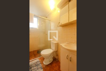 Banheiro  de apartamento à venda com 1 quarto, 50m² em Humaitá, Porto Alegre