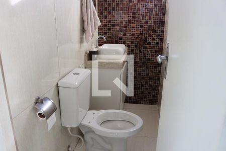 Banheiro de apartamento à venda com 2 quartos, 75m² em Jardim Riacho das Pedras, Contagem