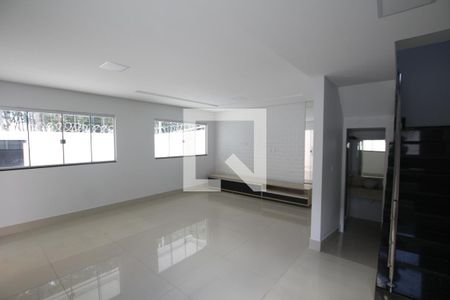 Sala de casa para alugar com 4 quartos, 399m² em Moinho dos Ventos, Goiânia