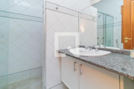 Casa de condomínio para alugar com 249m², 3 quartos e 2 vagas Casa de condomínio para alugar com 249m², 3 quartos e 2 vagasBanheiro da Suíte