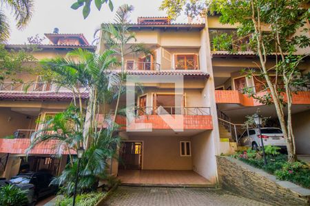 Casa de condomínio para alugar com 249m², 3 quartos e 2 vagas Casa de condomínio para alugar com 249m², 3 quartos e 2 vagasFachada
