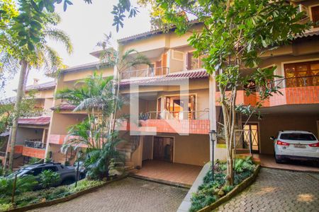 Casa de condomínio para alugar com 249m², 3 quartos e 2 vagas Casa de condomínio para alugar com 249m², 3 quartos e 2 vagasFachada