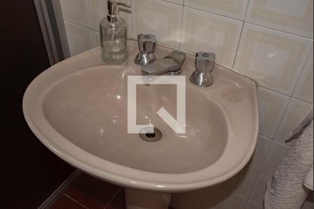 Casa à venda com 160m², 3 quartos e 2 vagas Casa à venda com 160m², 3 quartos e 2 vagasBanheiro