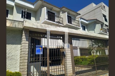 Casa de condomínio à venda com 200m², 3 quartos e 3 vagas Casa de condomínio à venda com 200m², 3 quartos e 3 vagasFachada