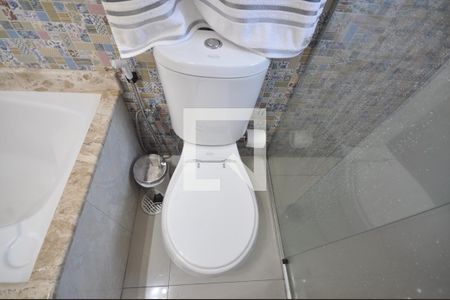 Casa de condomínio à venda com 200m², 3 quartos e 3 vagasBanheiro do Quarto Suíte