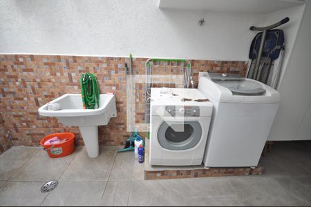 Casa de condomínio à venda com 200m², 3 quartos e 3 vagasÁrea de Serviço