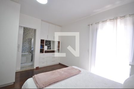 Casa de condomínio à venda com 200m², 3 quartos e 3 vagasQuarto Suíte