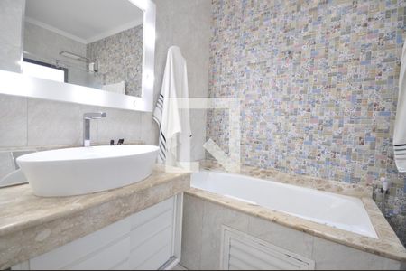 Casa de condomínio à venda com 200m², 3 quartos e 3 vagasBanheiro do Quarto Suíte