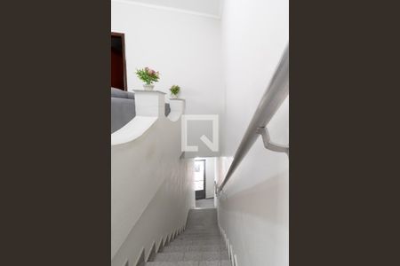 Casa para alugar com 100m², 2 quartos e 1 vagaEscada