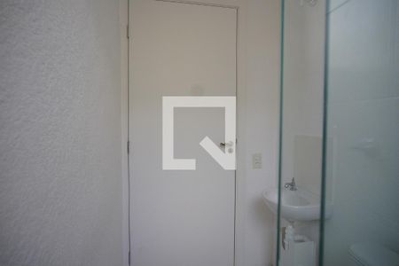 Banheiro de apartamento para alugar com 2 quartos, 42m² em Mário Quintana, Porto Alegre