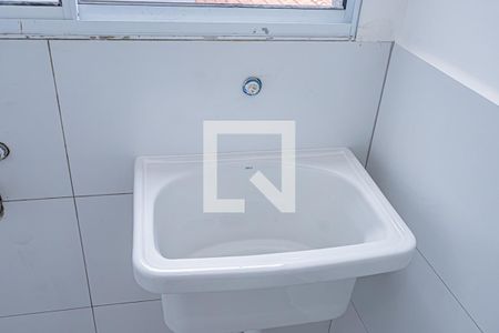 Sala, cozinha e área de serviço de apartamento à venda com 2 quartos, 57m² em Vila Mangalot, São Paulo