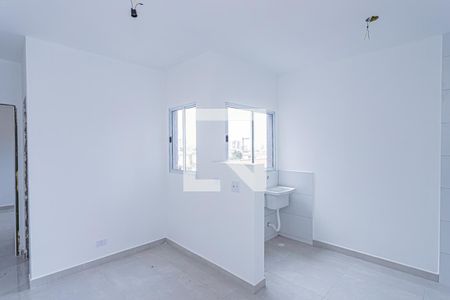Sala, cozinha e área de serviço de apartamento à venda com 2 quartos, 57m² em Vila Mangalot, São Paulo