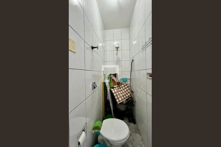 Apartamento à venda com 80m², 2 quartos e 1 vaga Apartamento à venda com 80m², 2 quartos e 1 vagaBanheiro de Serviço