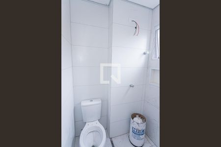 Banheiro de apartamento à venda com 1 quarto, 33m² em Vila Mangalot, São Paulo