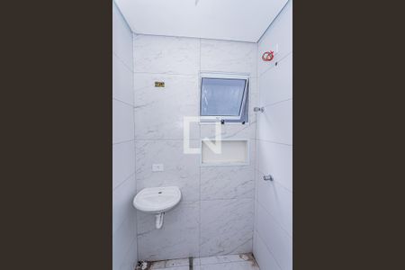 Banheiro de apartamento para alugar com 1 quarto, 37m² em Vila Mangalot, São Paulo