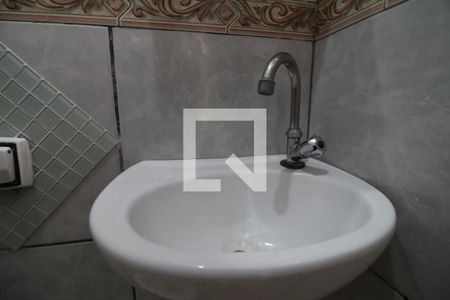 Banheiro de casa de condomínio para alugar com 1 quarto, 37m² em Vila Alpina, São Paulo