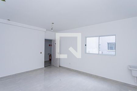 Sala, cozinha e área de serviço de apartamento para alugar com 1 quarto, 38m² em Vila Mangalot, São Paulo