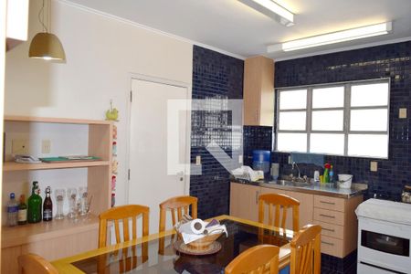 Apartamento à venda com 220m², 2 quartos e 2 vagasCozinha