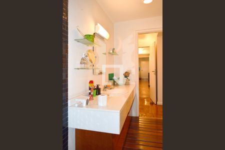 Apartamento à venda com 220m², 2 quartos e 2 vagasBanheiro da suíte