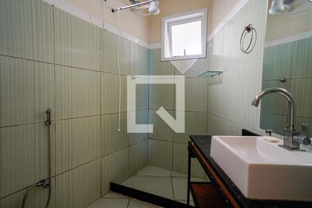 Banheiro de kitnet/studio para alugar com 1 quarto, 35m² em Piratininga, Niterói