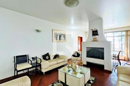 Casa à venda com 484m², 4 quartos e 5 vagasSala