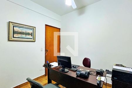 Casa à venda com 484m², 4 quartos e 5 vagasEscritório 2