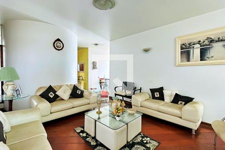 Casa à venda com 484m², 4 quartos e 5 vagasSala