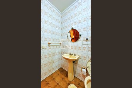 Casa à venda com 484m², 4 quartos e 5 vagasBanheiro 2