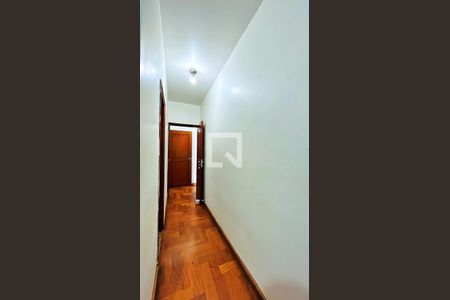 Casa à venda com 484m², 4 quartos e 5 vagasSuíte 2