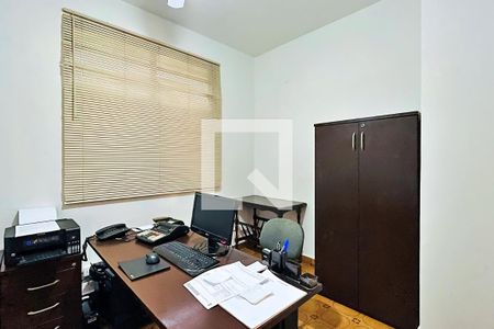 Casa à venda com 484m², 4 quartos e 5 vagasEscritório 2