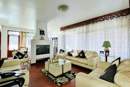 Casa à venda com 484m², 4 quartos e 5 vagasSala