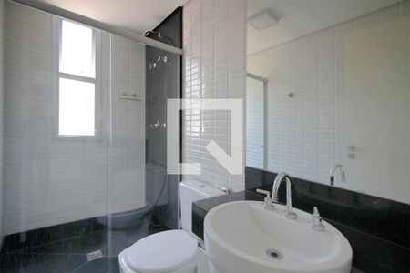 Banheiro de kitnet/studio para alugar com 1 quarto, 55m² em Anchieta, Belo Horizonte