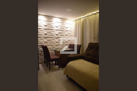 Sala de casa de condomínio para alugar com 2 quartos, 79m² em Alto Boqueirão, Curitiba