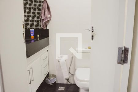 Casa à venda com 287m², 3 quartos e 4 vagasBanheiro da Suíte 2