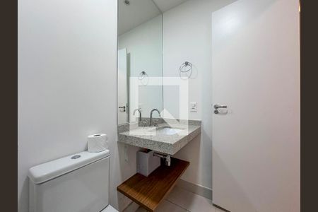 Banheiro de kitnet/studio para alugar com 0 quarto, 24m² em Campo Belo, São Paulo
