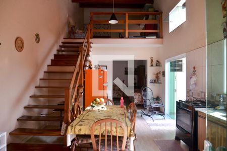 Casa à venda com 270m², 3 quartos e 2 vagas Casa à venda com 270m², 3 quartos e 2 vagasSala